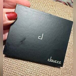 Douccc ON THE GO PALETTE brand new